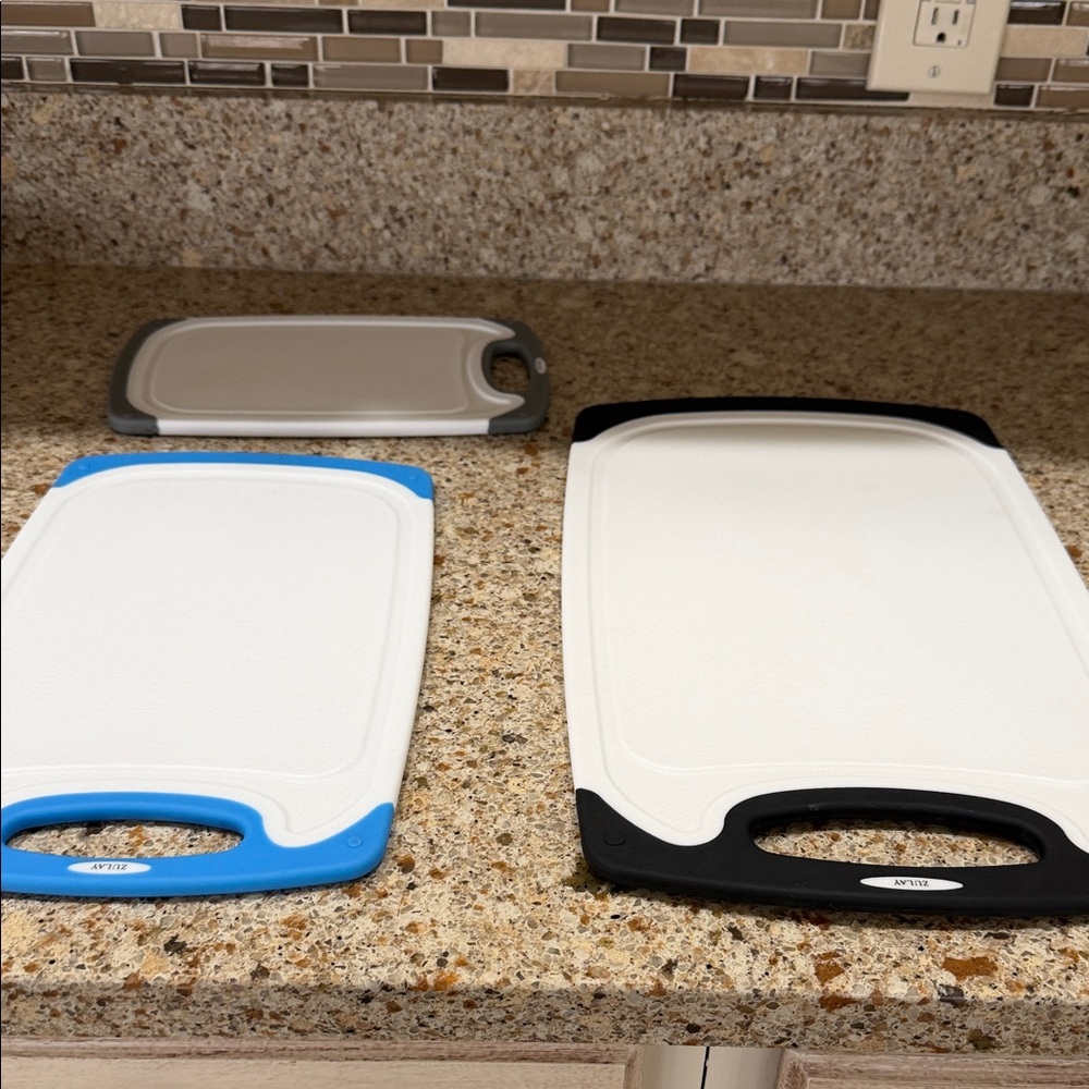 zulay  Cutting Board Set - White with Blue, Black, and Gray Handles